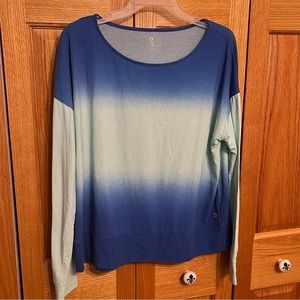 Gap Fit blue ombré blue long sleeve top. Gorgeous ocean colors. Size L.